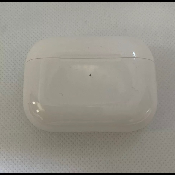 AirPods Pro and charging case, box - Picture 3 of 7
